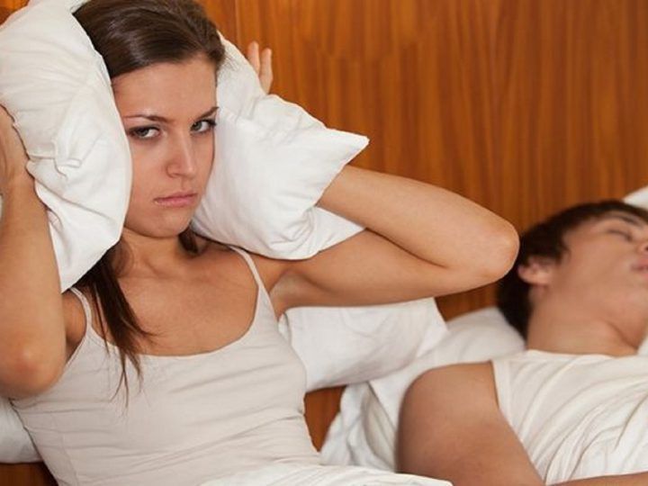 Wat te doen als je als vrouw ten einde raad bent met je snurkende man of vriend?