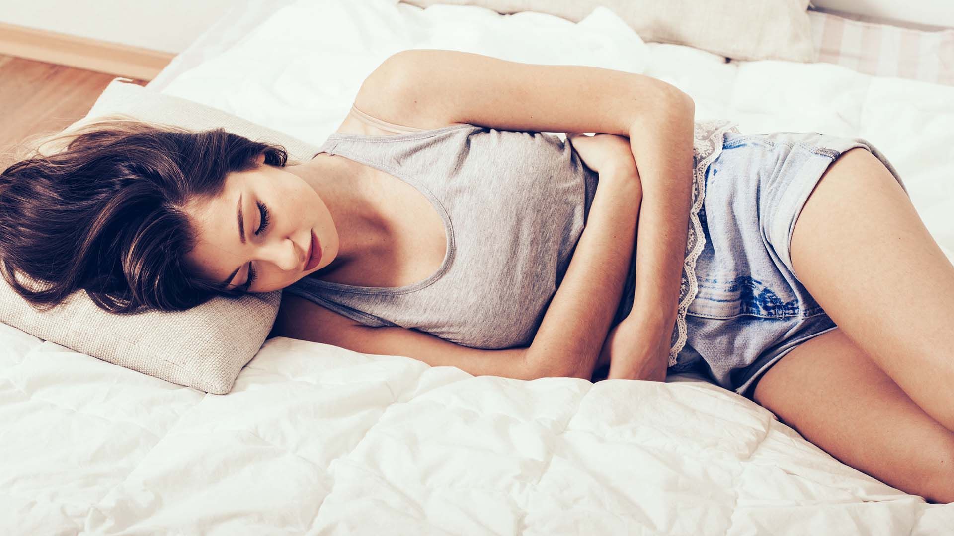 de beste slaaphouding tijdens je menstruatie ongesteldheid